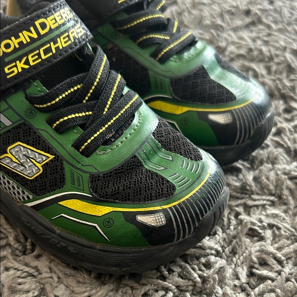 Skechers x John Deere Boys' Green Velcro Sneakers Size 8 - Picture 3 of 12